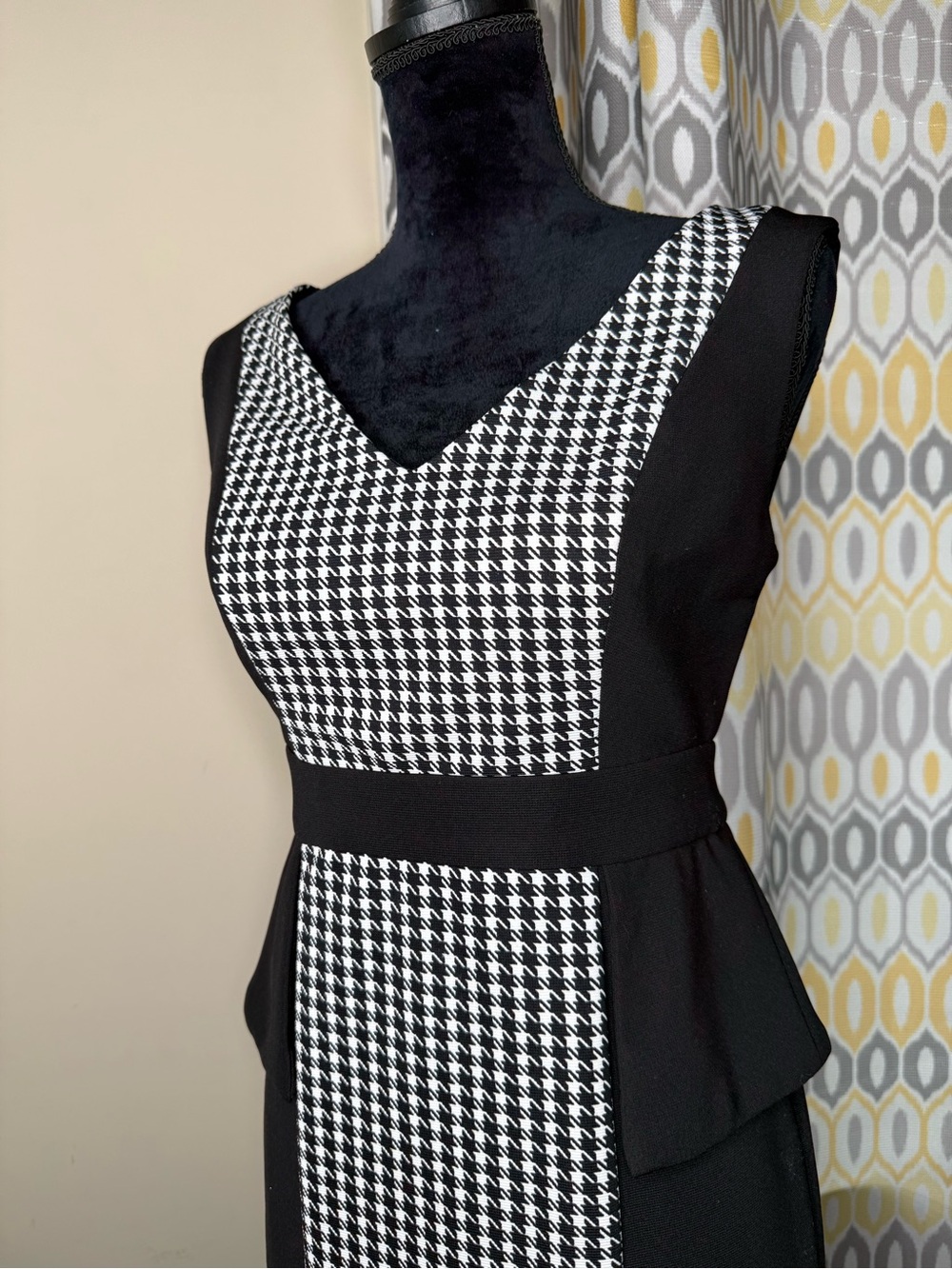 New York & Company Black and White Houndstooth Dress size 4